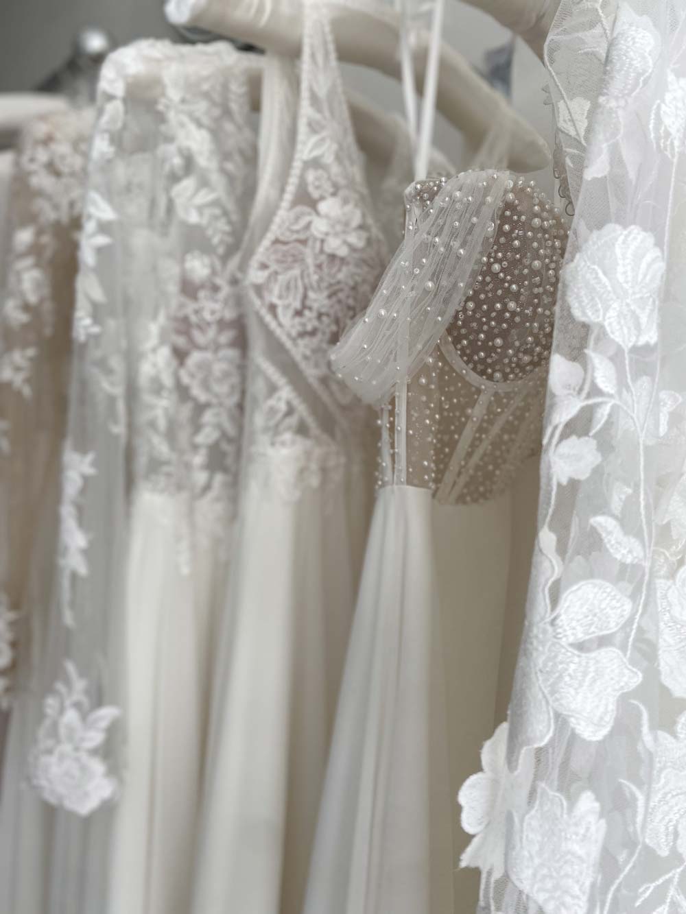 Wedding dresses - From classic, simple & modern designs